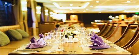 Hành trình thăm vịnh 1 ngày Du thuyền Iris